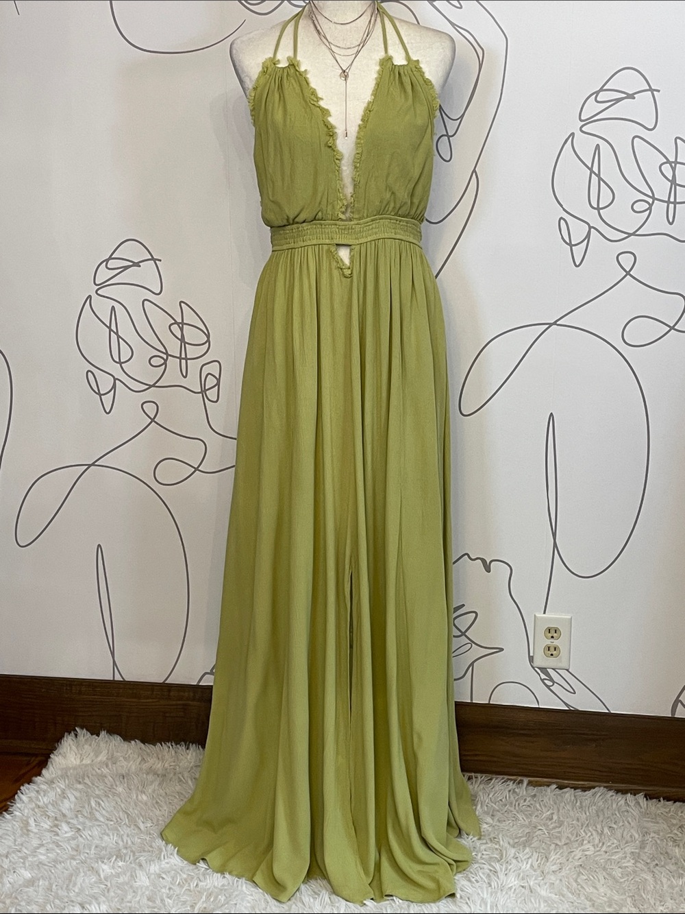 H Y F V E Halter Maxi Dress Size L